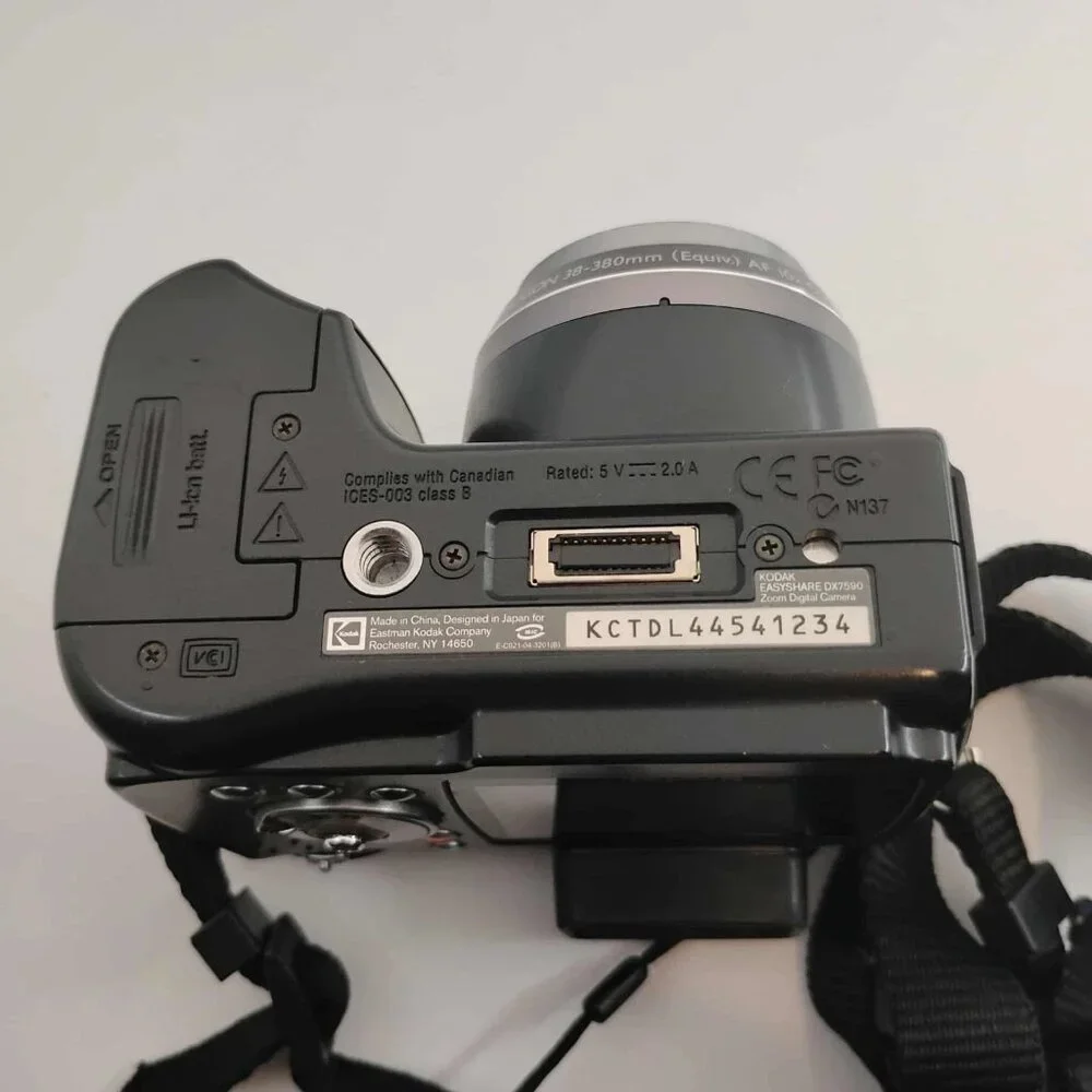 Kodak EasyShare DX7590 5.0MP Digital Camera – 10x Optical Zoom – Tested w/ Case